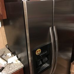 Stove And Refrigerator 