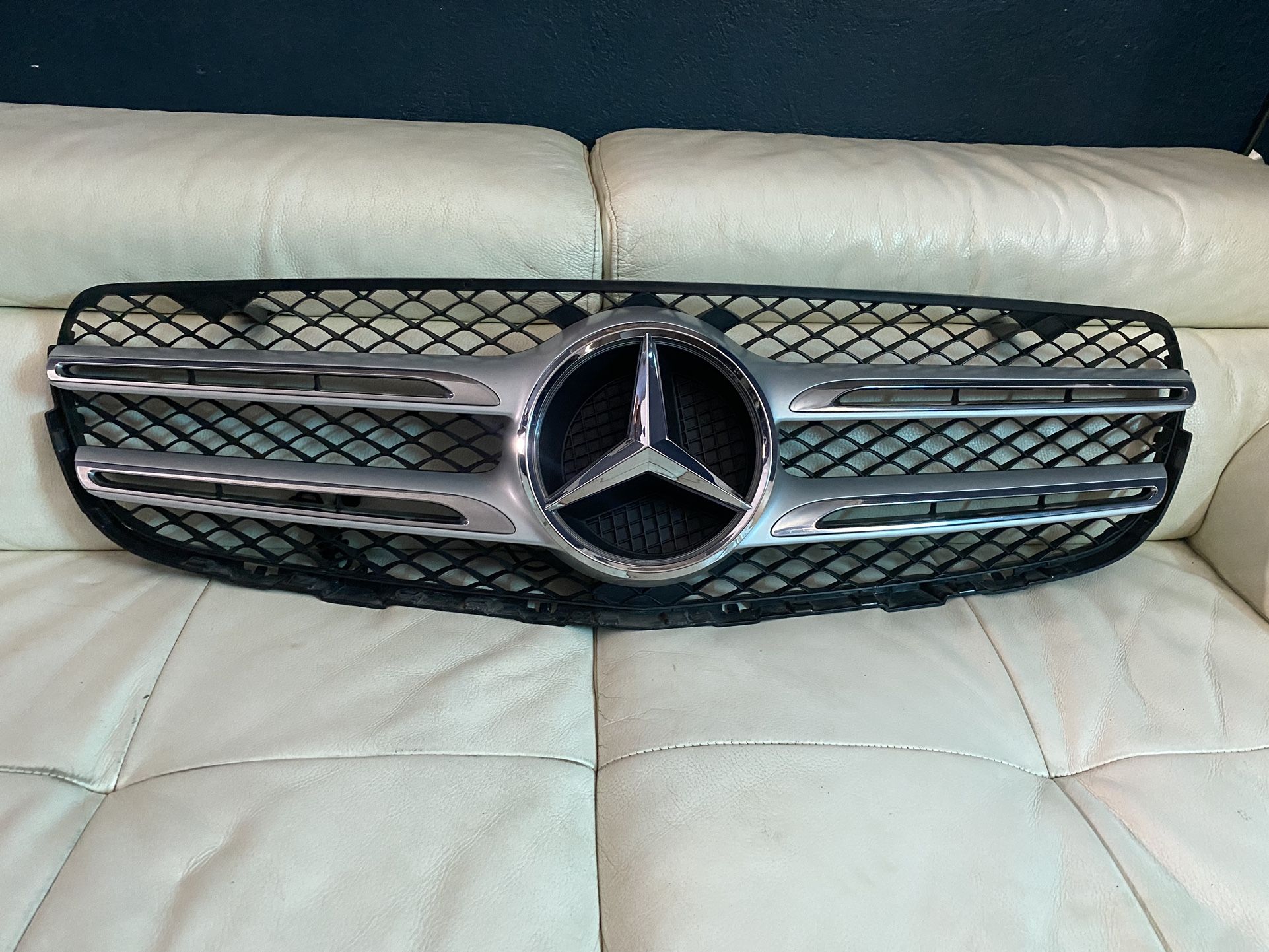 Mercedes Benz Grill