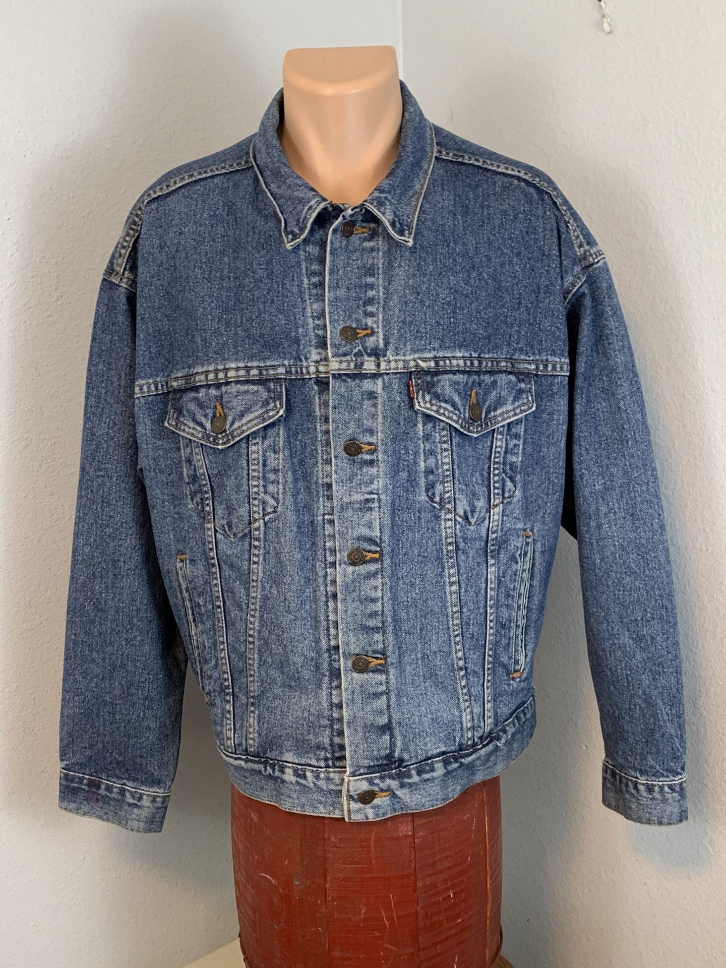 Mens Levie Denim/ Jean Trucker jacket large