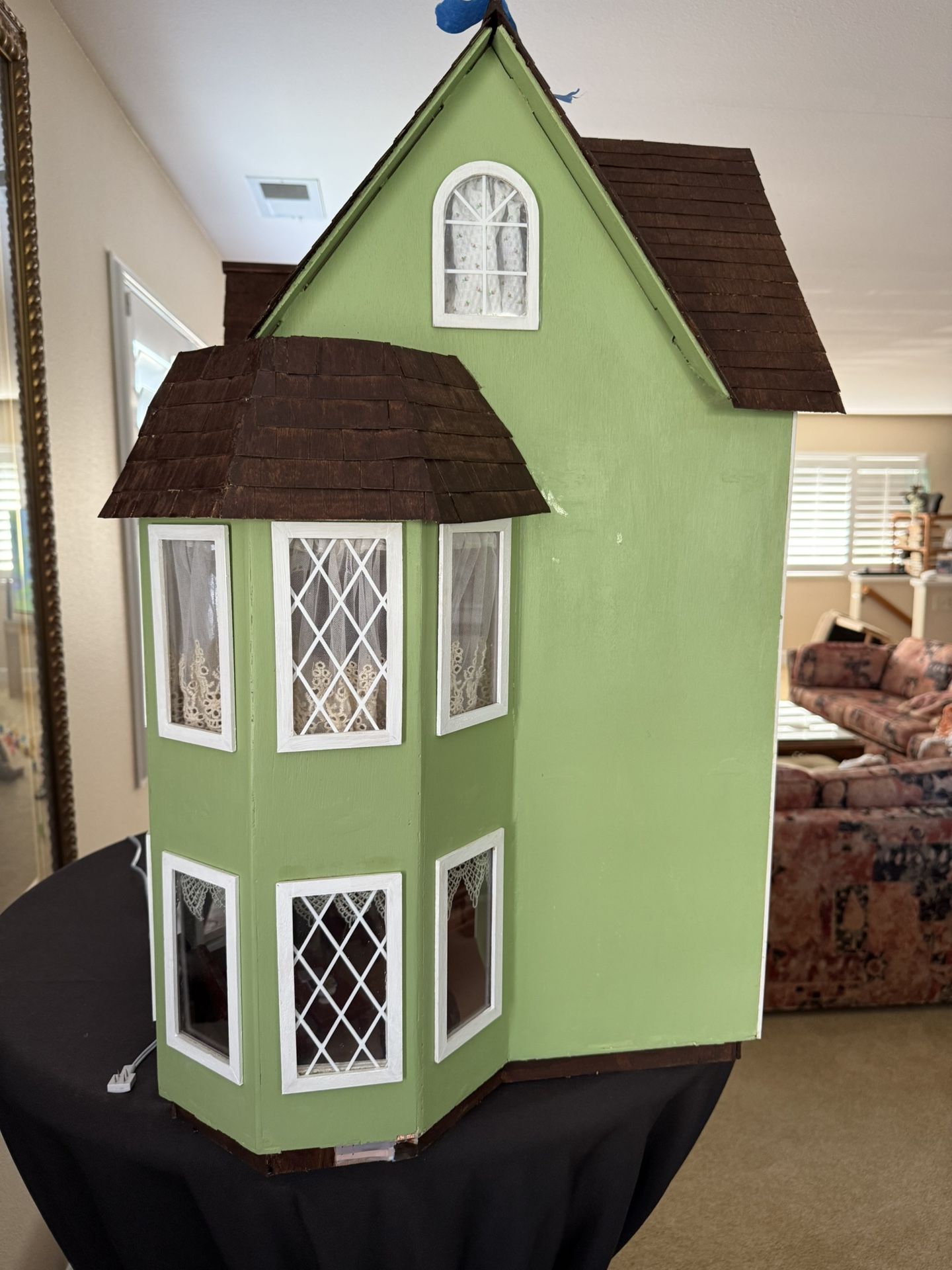 New Custom Doll House With Real Lights