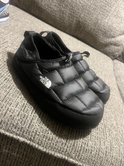 North Face Slippers Like New 
