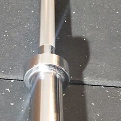 New Olympic 7ft 45 Pound Barbell. Includes Clips