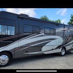 2013 Thor Motor Coach Challenger 37DT - Class A, Low Mileage, Great Condition!