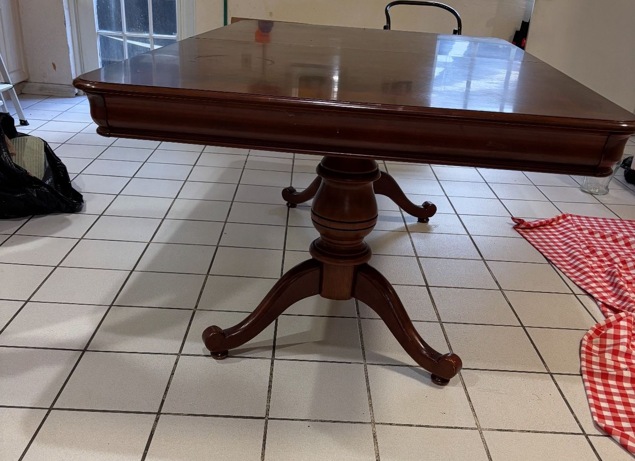 DINING TABLE WITH 6 CHAIRS