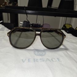 Gucci Aviators With Case 