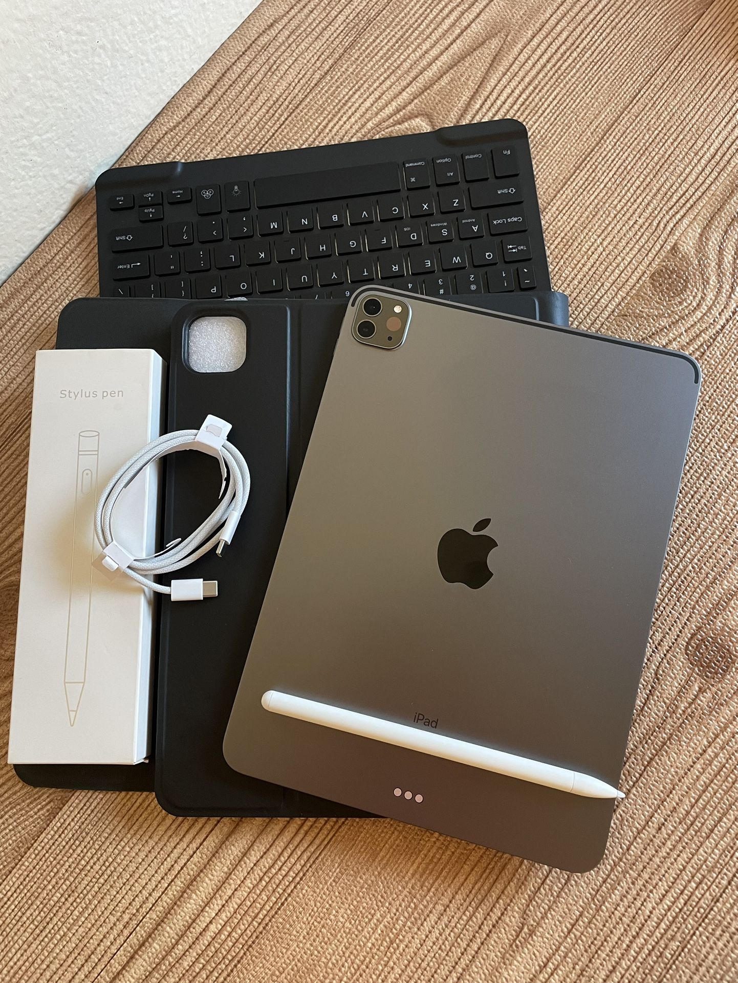 iPad Pro 11” (M1 chip / 2021 model) 3rd Generation 128GB with keyboard case,  pen & Accessories 