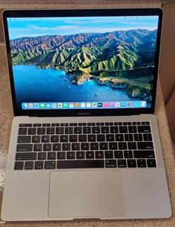 MacBook Pro 2017 (13-inch, Microsoft Office and Final Cut Pro Installed)