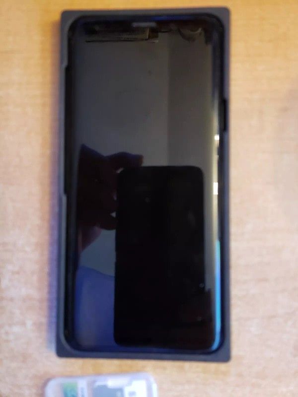 Samsung Galaxy S9+ SM-G965U T- Mobile Unlocked 64GB Midnight Black A Light Burn Plus Extras