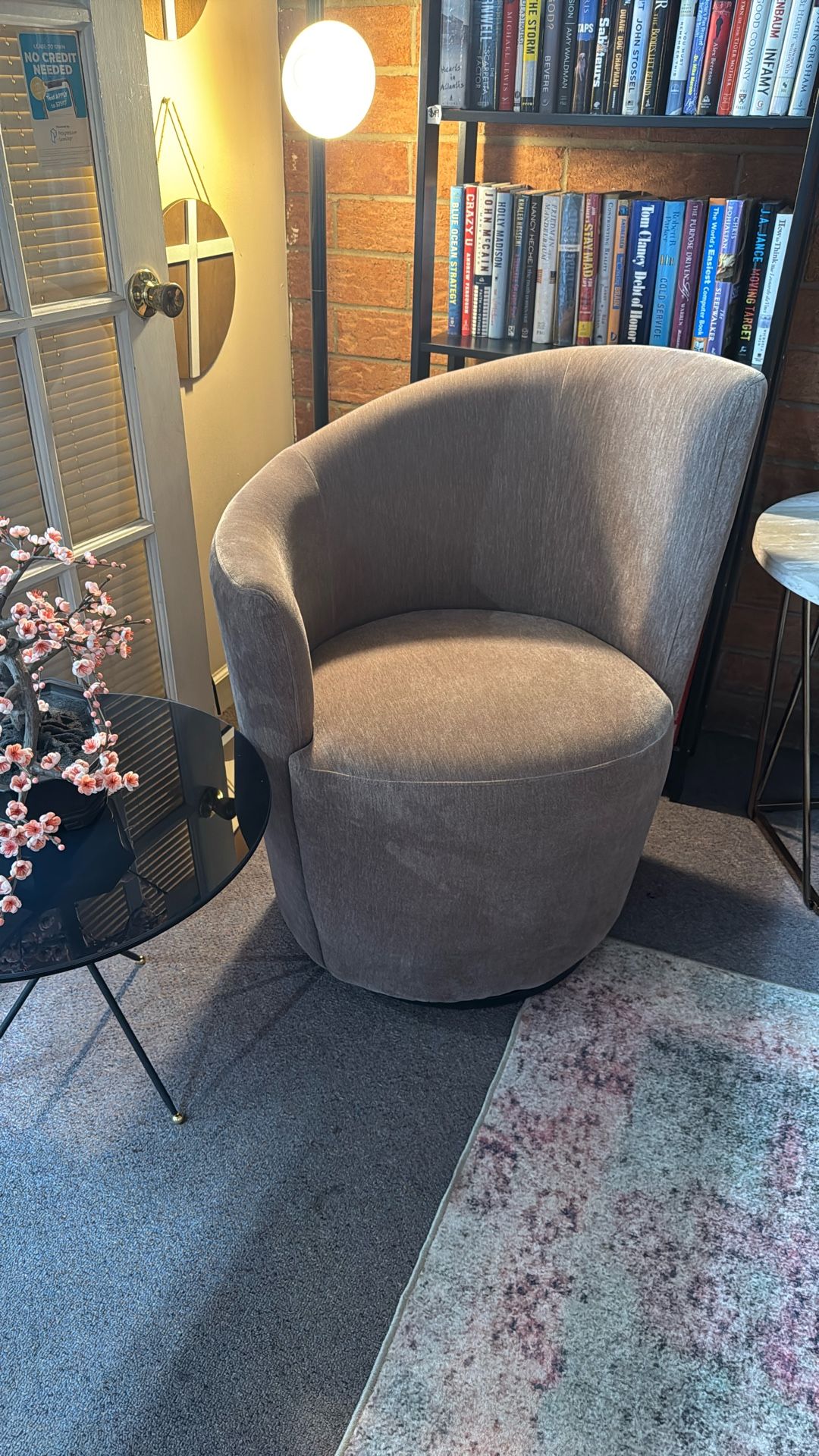 Upholstered Swivel Chair Curved Backrest