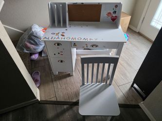 Kidskraft kids study desk with chair