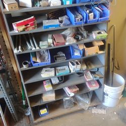 Tool shelf unit