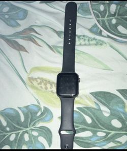 Apple Watch Series 6 44mm Black Aluminum Case Black Silicone Band 16GB iOS