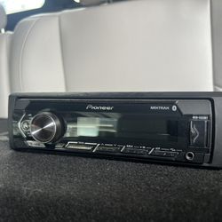 Single Din Pioneer Car Stereo Unit 