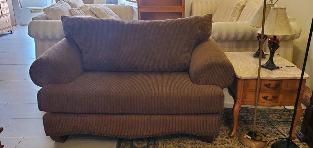 Comfy Brown Fabric Loveseat