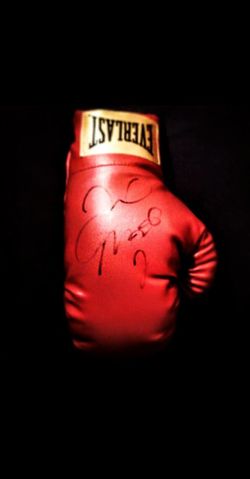 Boxing Glove Autographed by Floyd Mayweather 🥊