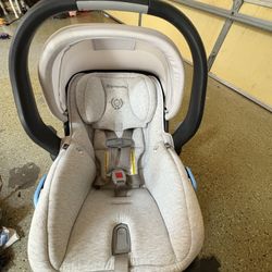 Uppababy Mesa carseat & uppababy infant snug seat