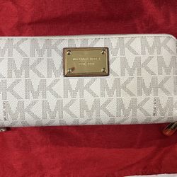 Michael Kors wristlet wallet