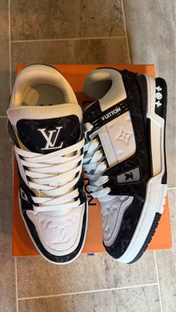 Worn 1 time lv trainers size 9