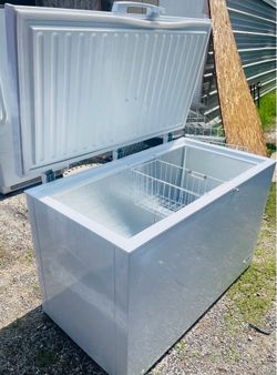 17 ft.³ chest freezer 14 ft.³ upright deep freezer delivery available