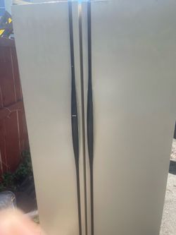 Hot point fridge