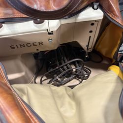 Singer 401 A Sewing Machine With Leather Carrying Case 