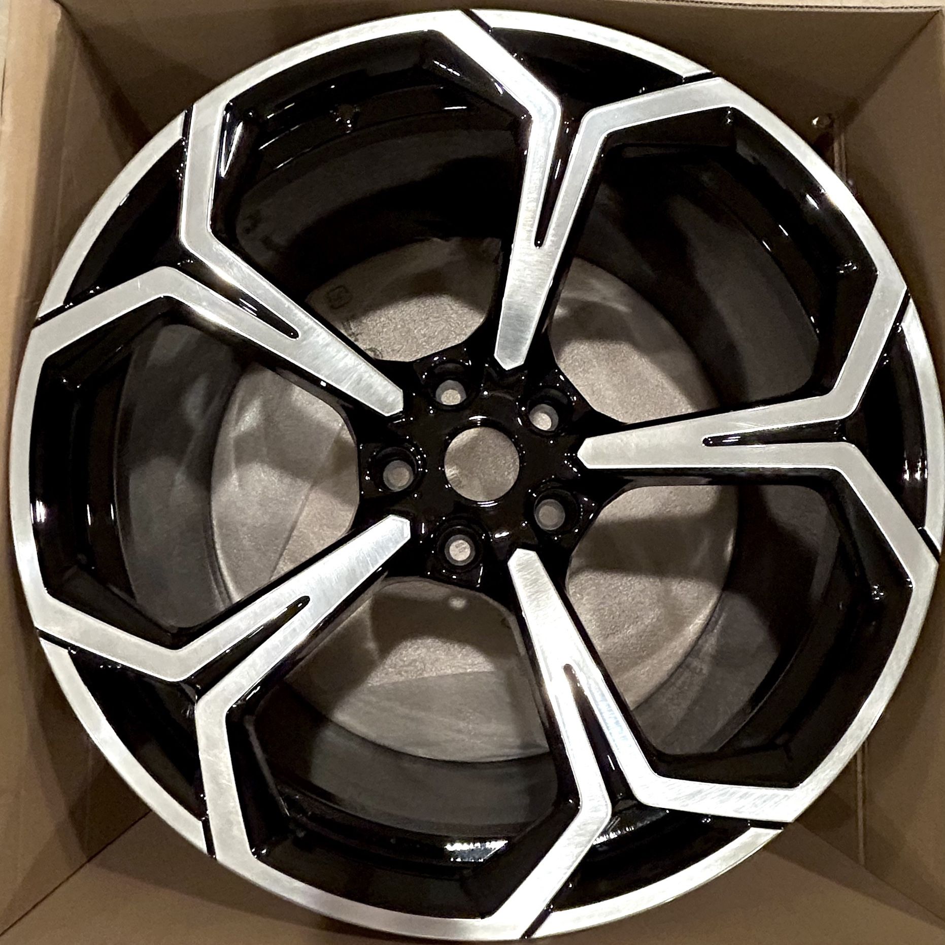 22” Lamborghini URUS Rear Rim, NEW. Never Mounted, still in the sane box that came from factory
