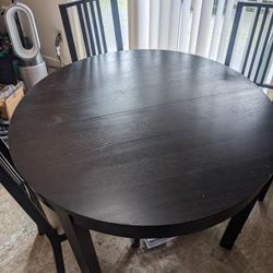 Expanding Dining Table And 4 Chairs