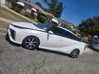16 Toyota Mirai