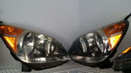 05-07 Honda Odyssey Headlights