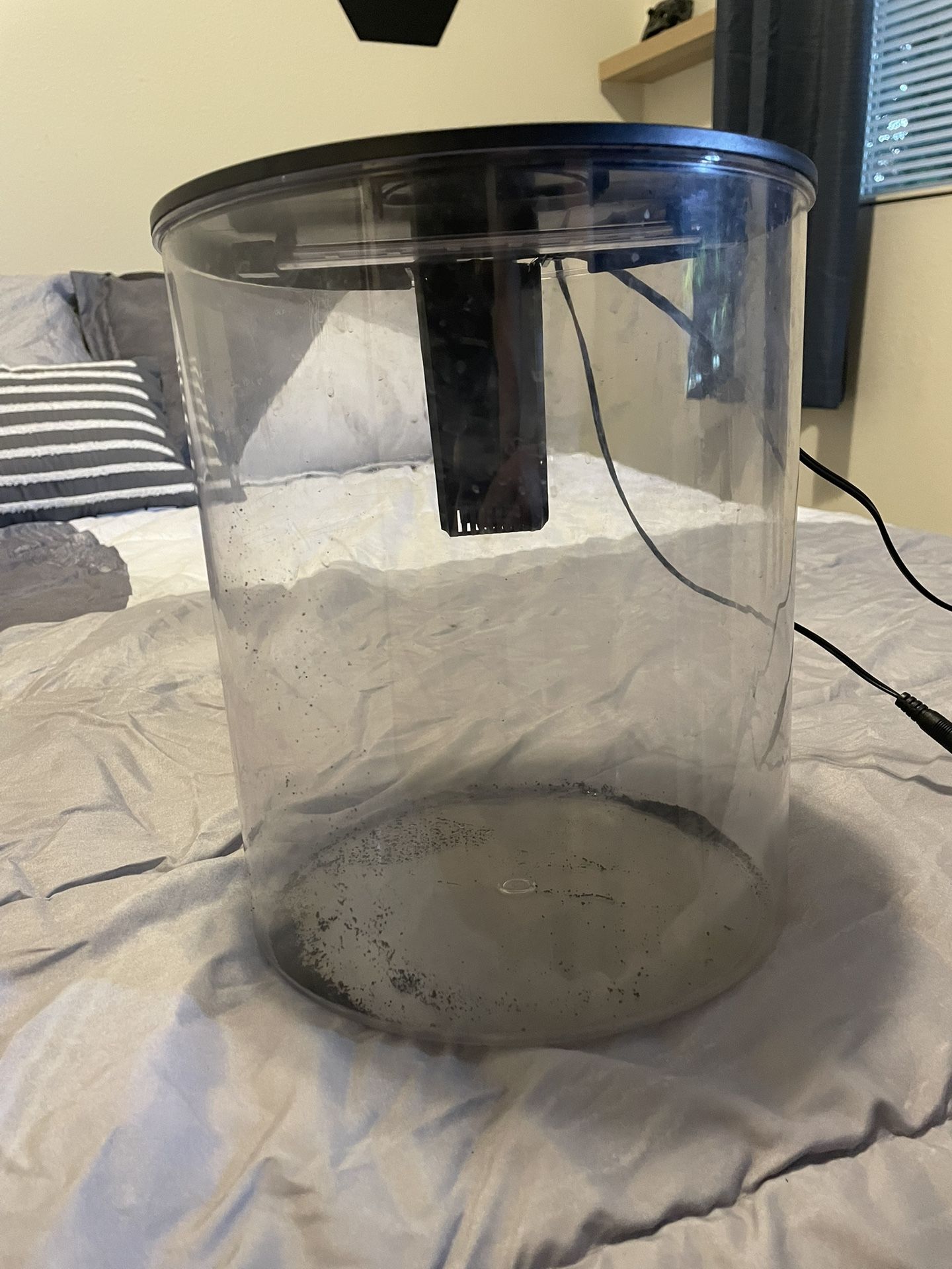 2.5G Cylinder Fish Tank W/ Filter & Light