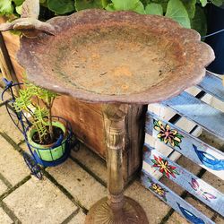 CAST IRON BIRDBATH