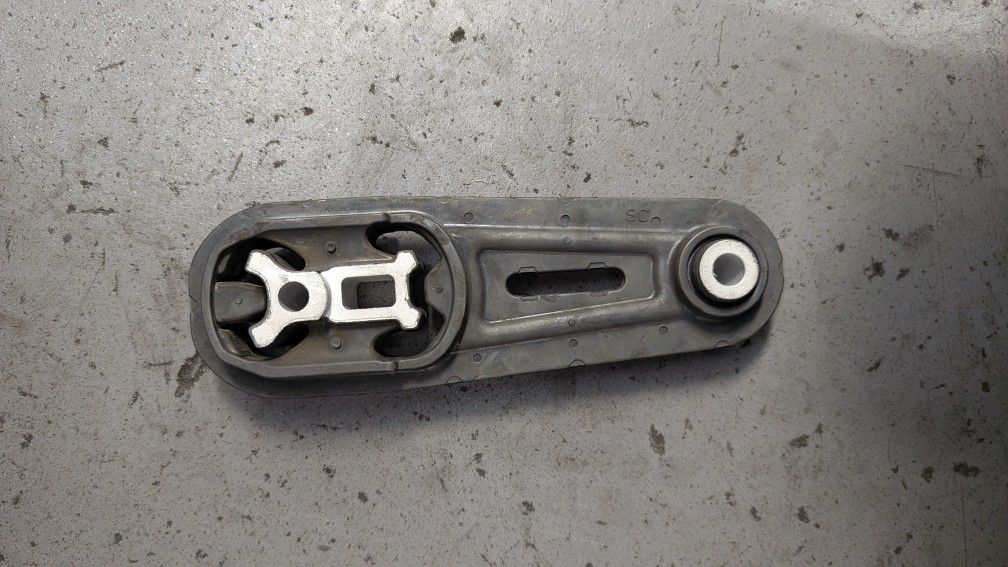 Lower Engine Mount Sentra 