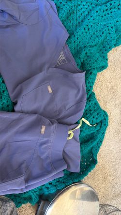 Womens FIGS scrubs set