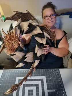 Dragon black and gold wreath