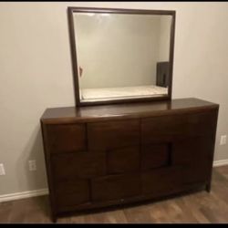 Rooms To Go Dresser With Mirror