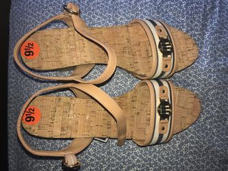 New TOMMY HILFIGER WEDGED SANDALS SHOES 9.5