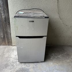 mini refrigerator 