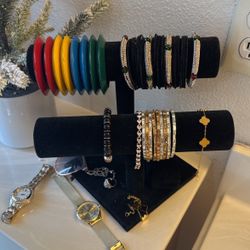  Moving Sale (Jewelry Holder )
