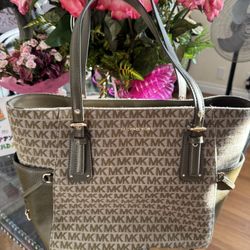 Michael Kors Purse—like new