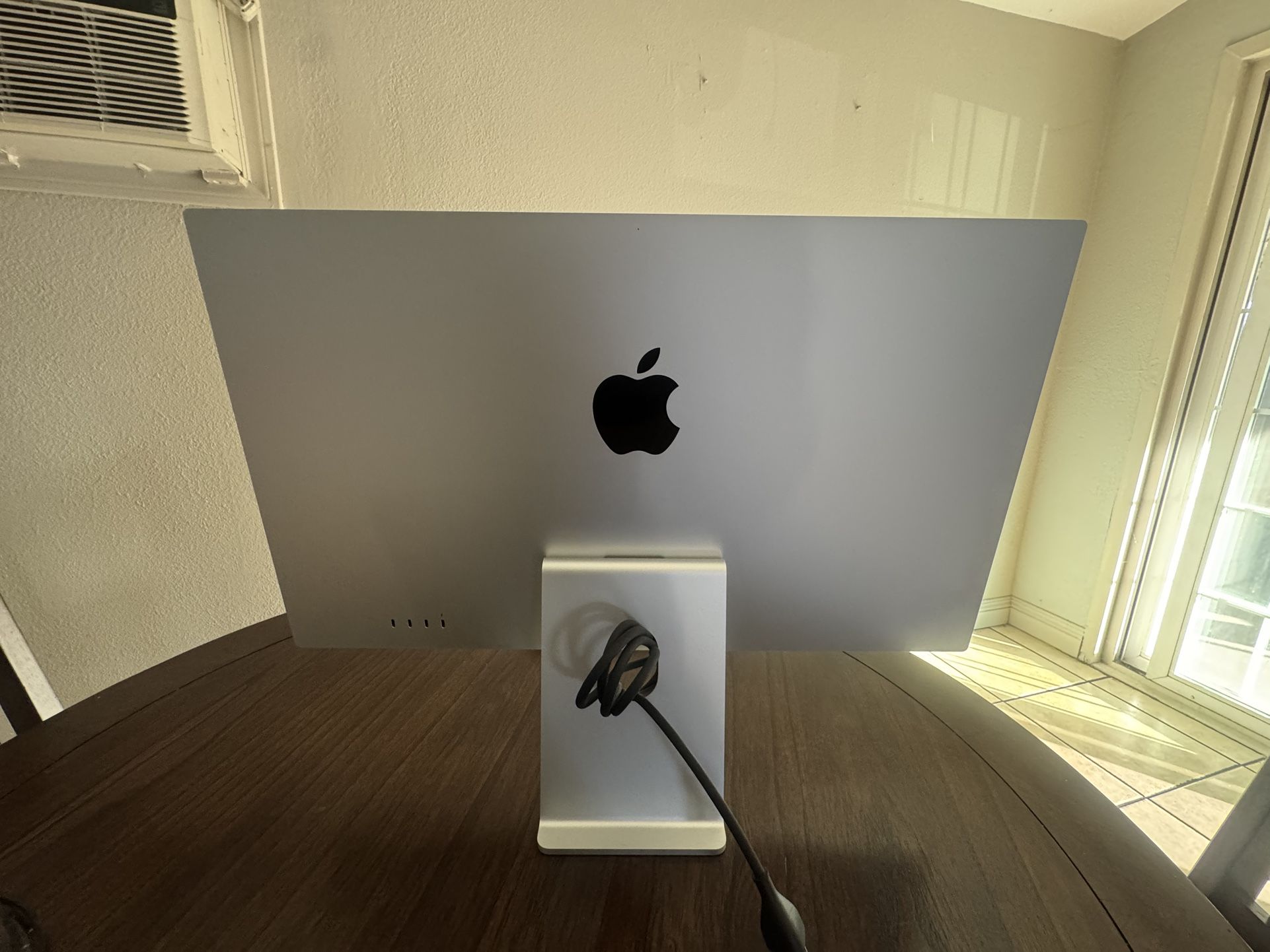 Apple Studio Display – 27" 5K Retina (Standard Glass, Tilt-Adjustable Stand) – MINT CONDITION