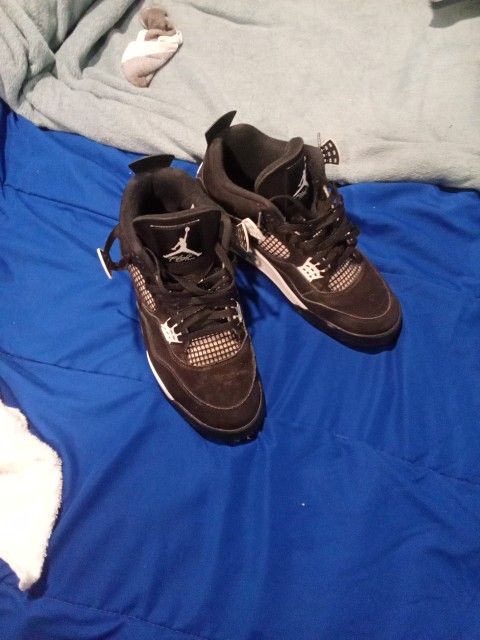 Jordan 4 Black & White