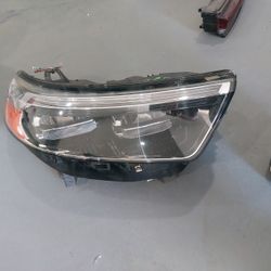 2024 FORD EXPLORER  RIGHT HEADLIGHT 