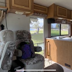 RV 30 Foot Fleetwood Southwind Storm