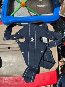 Baby bjorn carrier