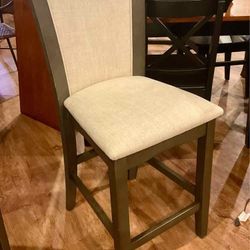 CONTEMPORARY COUNTER STOOLS (4)