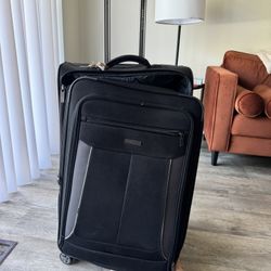 Perry Ellis Large Suitcase
