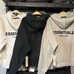 Essentials Sweatshirts / Sweat Pants
