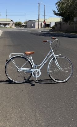 Italian-made Bianchi Venezia Step-Through 3-Speed Bicycle with 28” wheels
