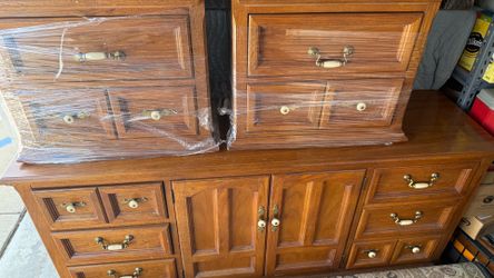 Dresser & 2 Nightstands