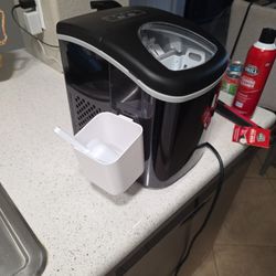 Frigidaire Ice Matchine 